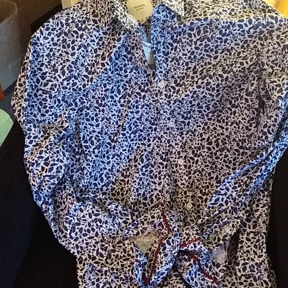 Button down - Picture 2 of 2